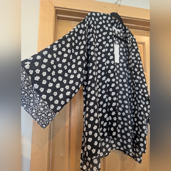 Adyson Parker Black and White Floral Kimono Blouse - Picture 2 of 7